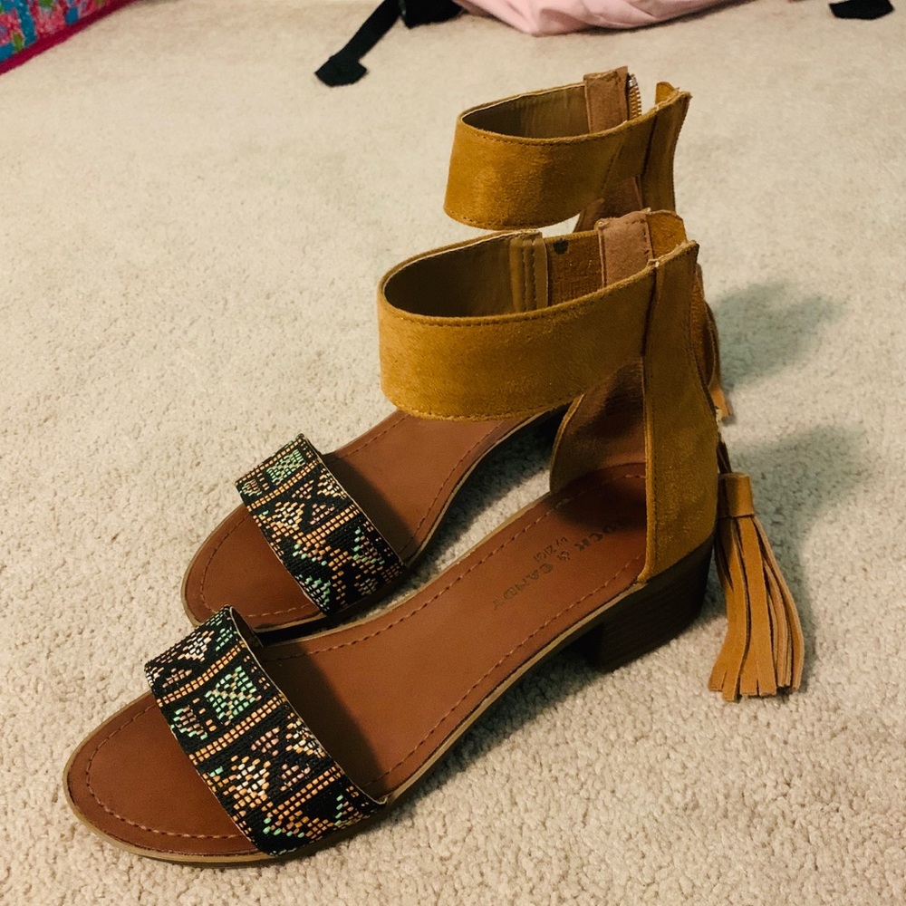 Tribal Print Brown Zip-up Sandals